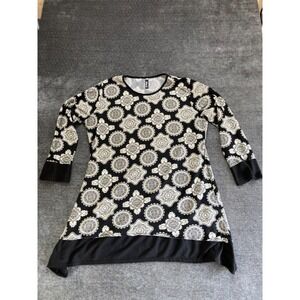 Diva D Tunic Top Womens 3XL Black White Medallion Print Stretch Sharkbite Hem